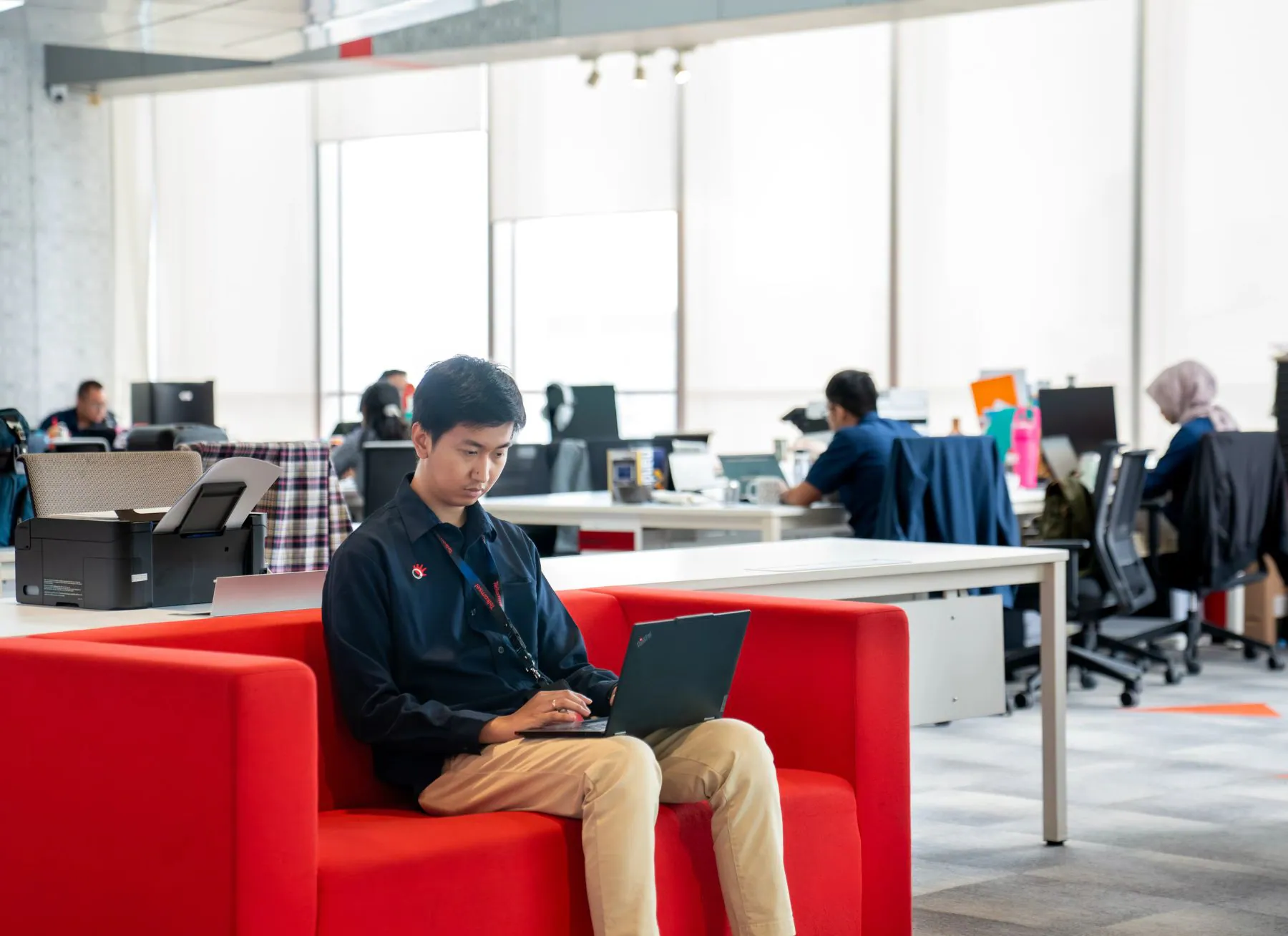 Big Data membantu perusahaan mengambil keputusan lebih cepat, tepat, dan berbasis insight nyata.