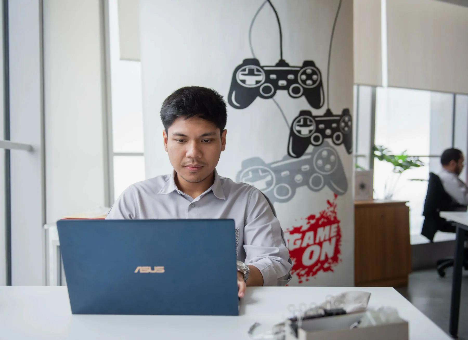 Ilustrasi transformasi digital dari telco ke ekosistem digital modern yang menunjukkan pergeseran model bisnis perusahaan untuk meningkatkan nilai dan daya saing
