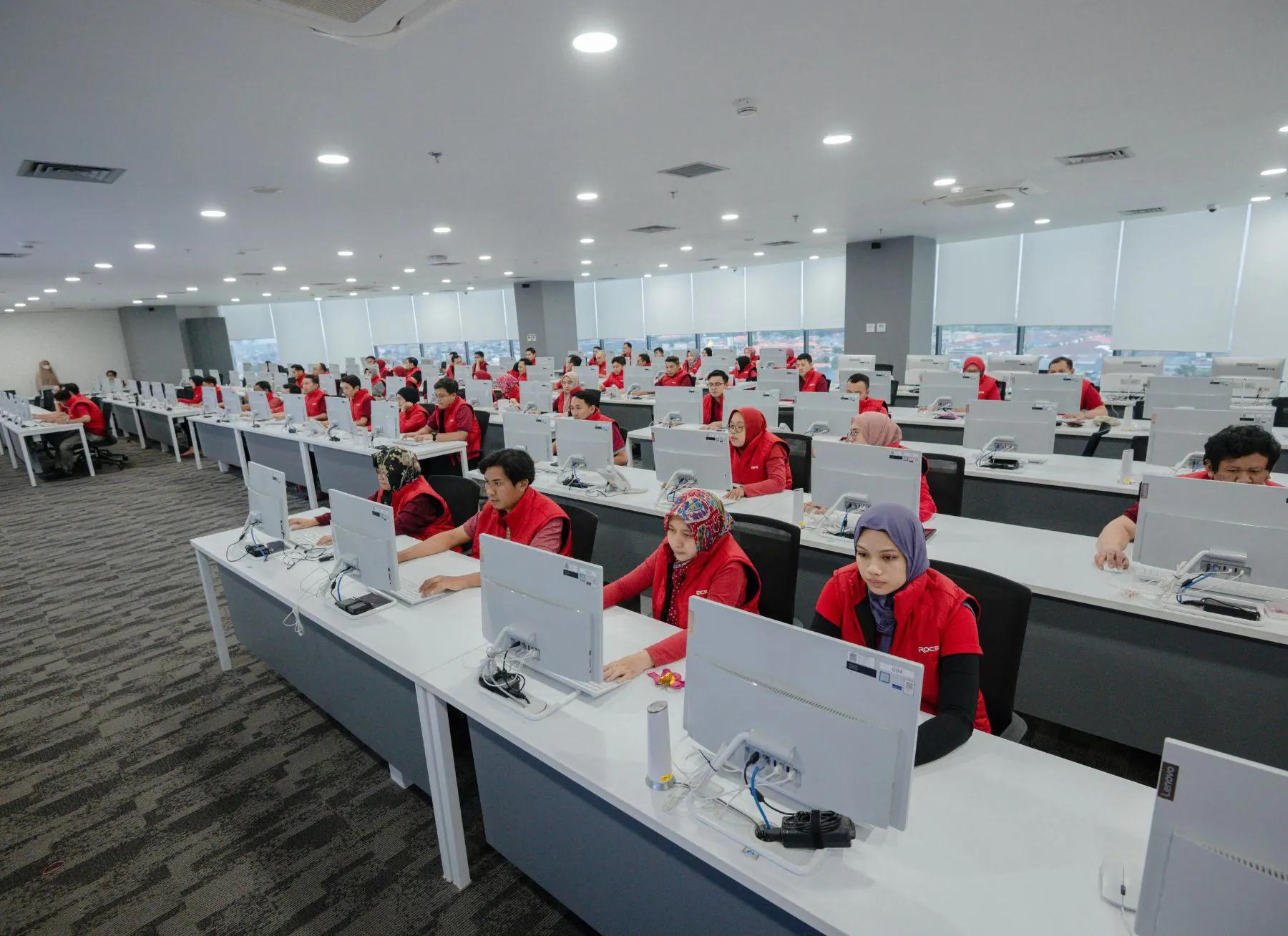 Edge Intelligence mendukung pemrosesan AI cepat, efisien, dan dekat dengan sumber data.
