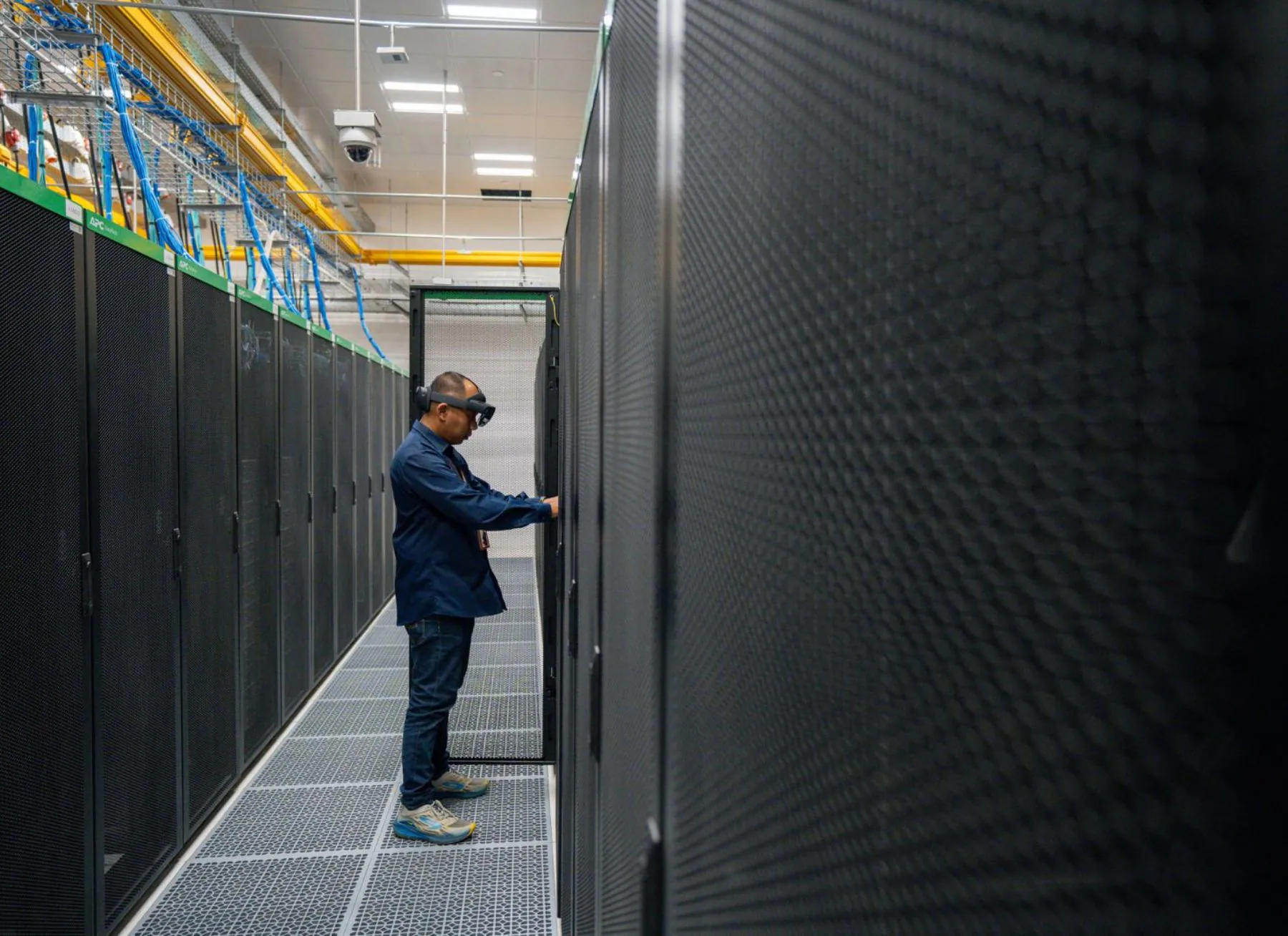 Preventive maintenance jaringan IT dengan monitoring server dan jaringan