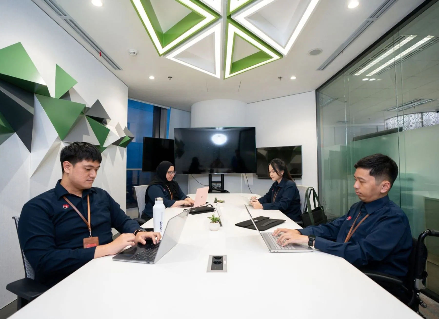 Infrastruktur cloud aman untuk korporasi dan pelindungan data perusahaan