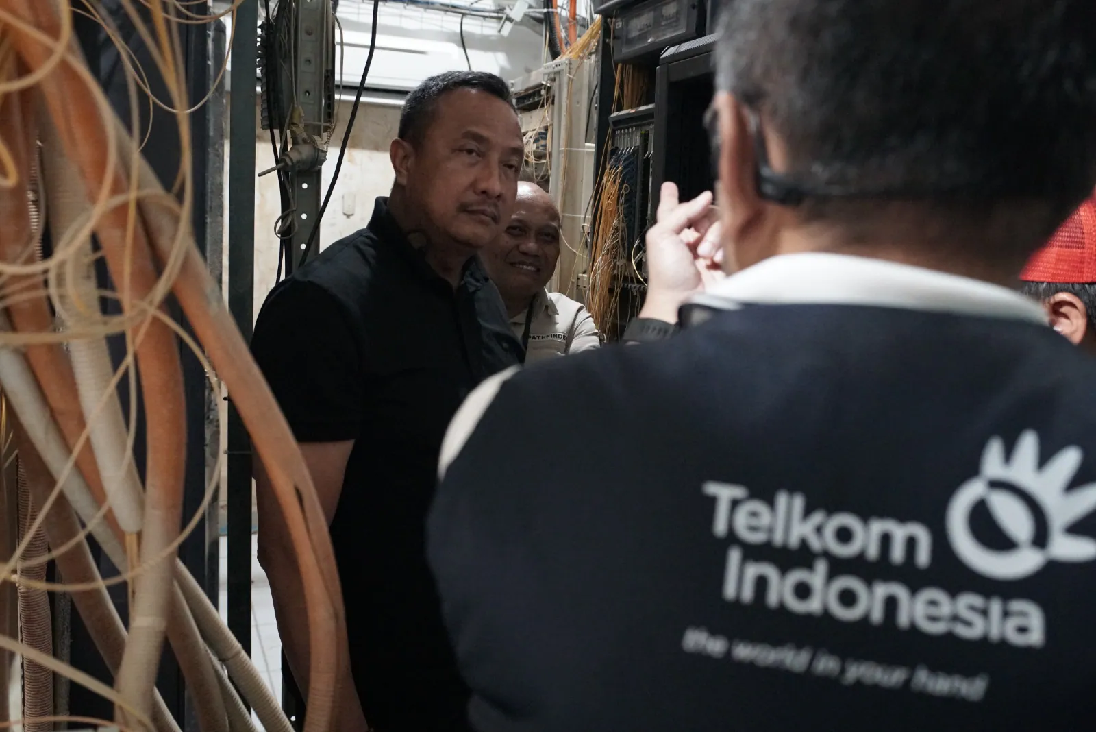 TelkomGroup Salurkan Bantuan Kemanusiaan dan Aktifkan 13 Titik Internet Satelit