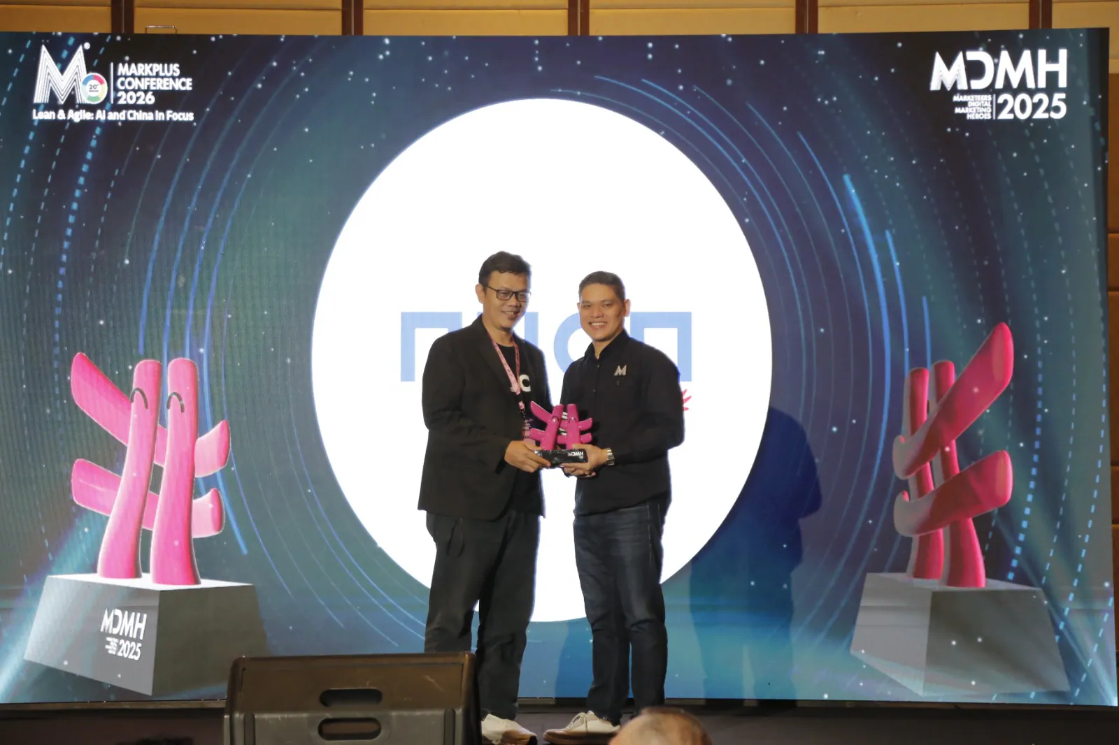 Nuon Sabet Penghargaan Creative Community Event Heroes