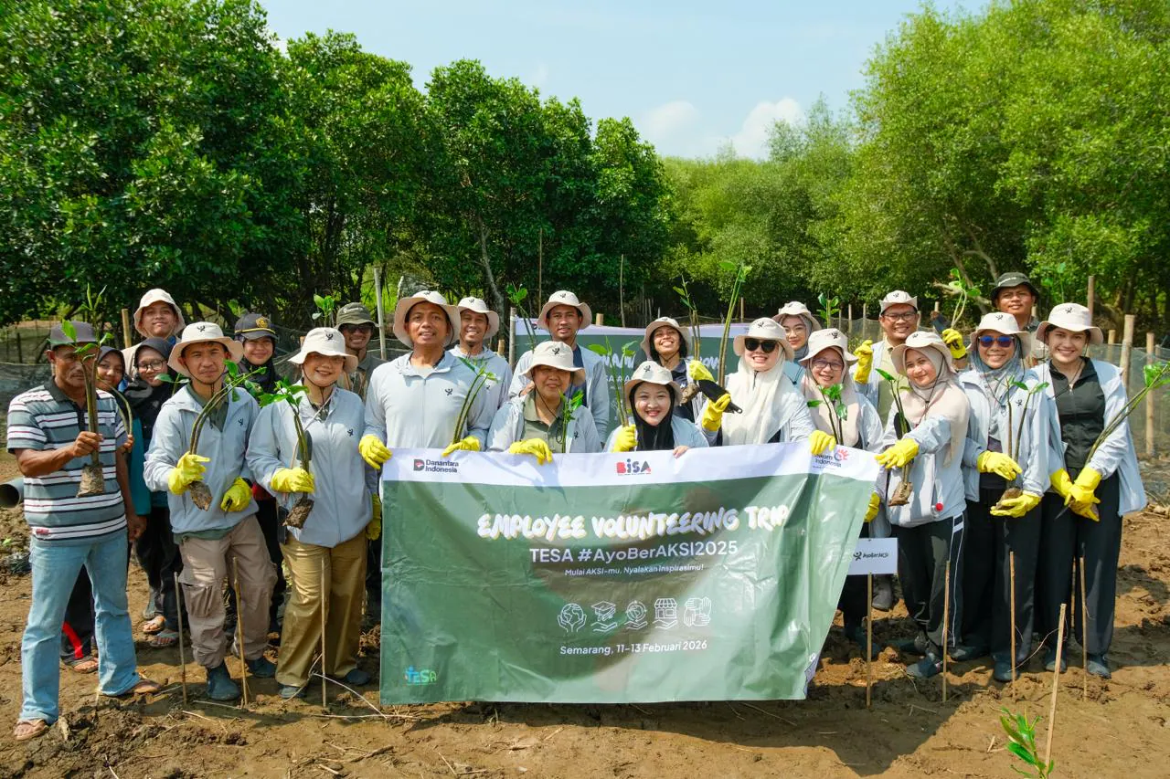 Cara Telkom Galakkan Penanaman Mangrove di Pesisir Semarang