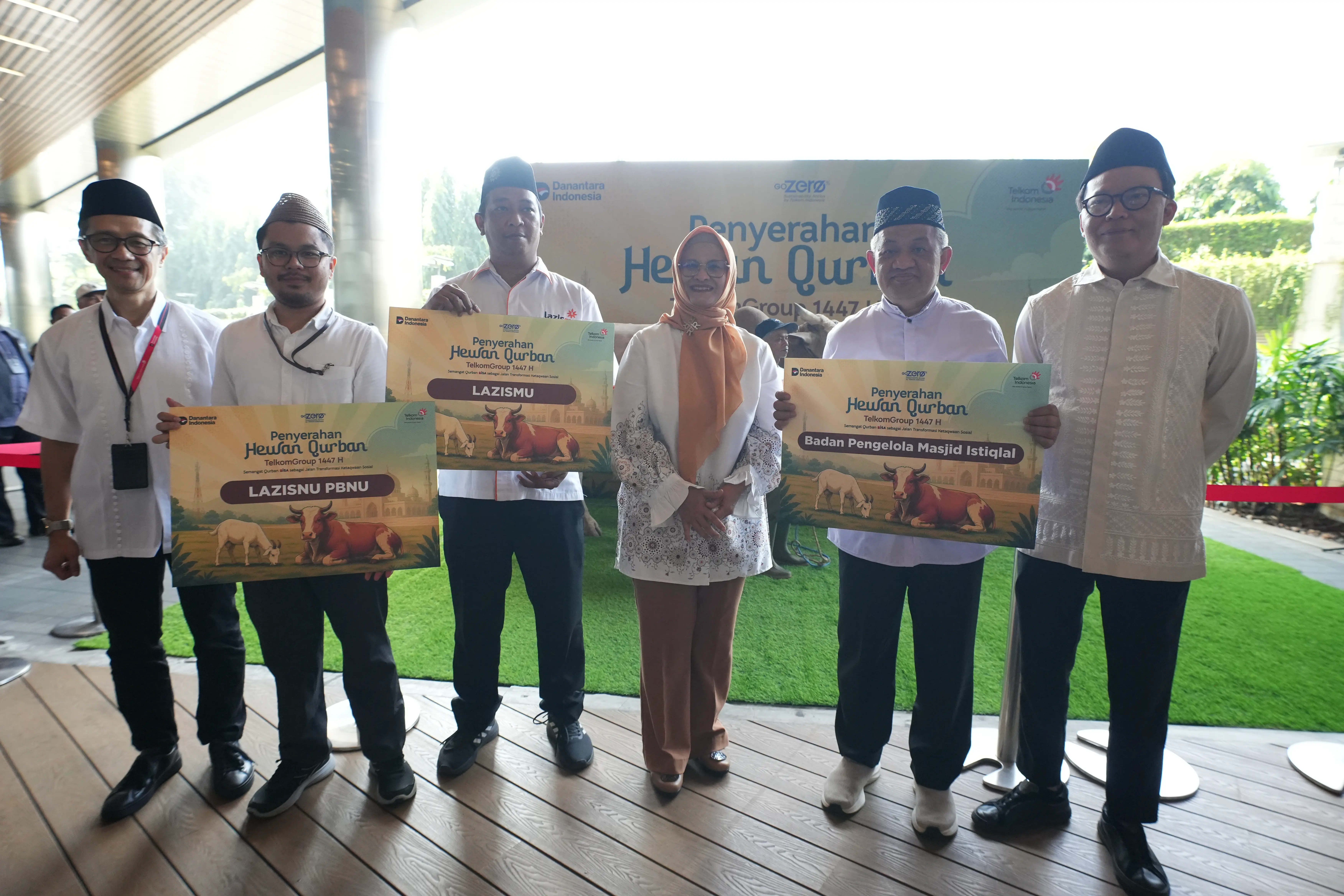 Wujudkan Semangat Berbagi di Hari Raya Iduladha,  TelkomGroup Salurkan 910 Hewan Kurban untuk Masyarakat