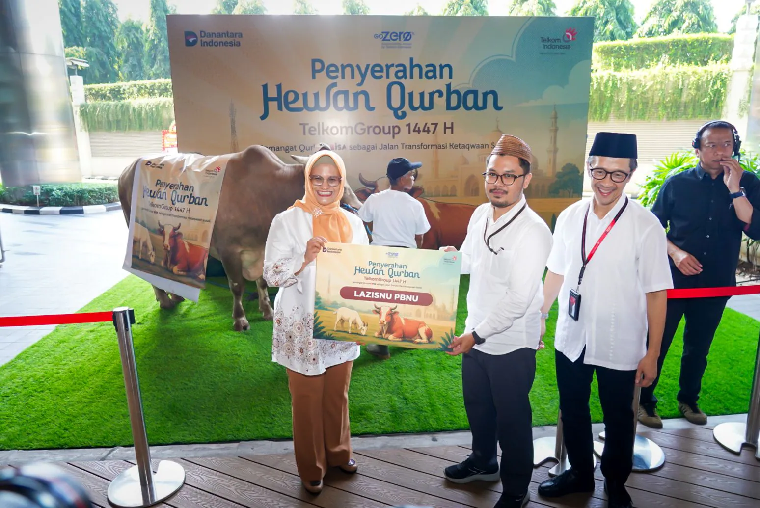 TelkomGroup Salurkan 910 Hewan Kurban untuk Masyarakat new