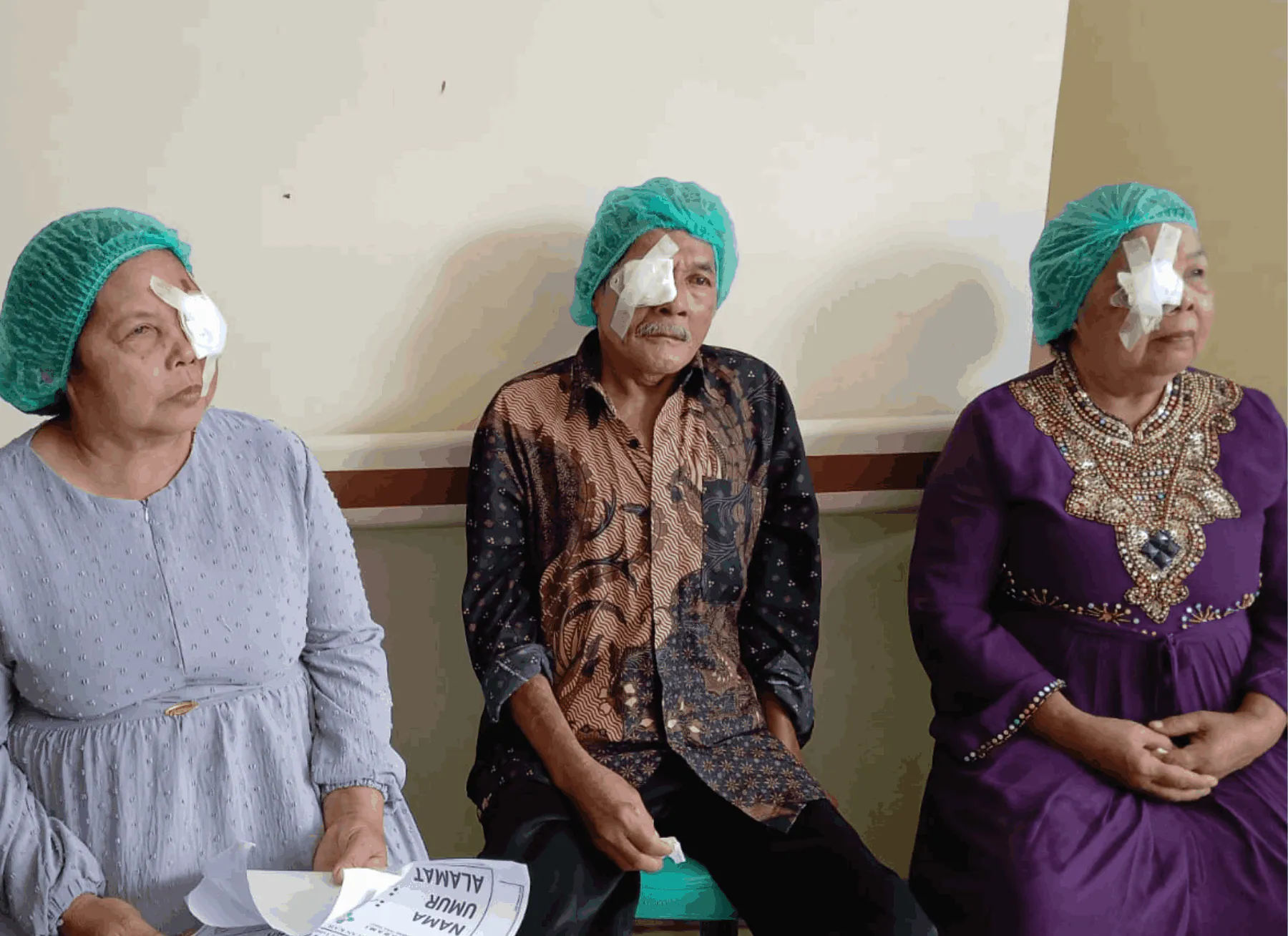 Operasi Katarak Telkom Indonesia Bantu 100 Lansia Kembali Melihat Harapan Baru