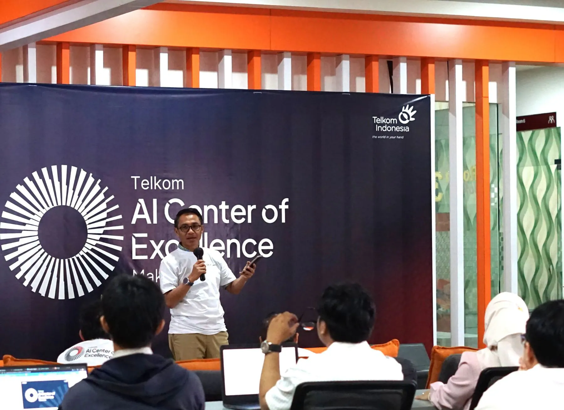 Telkom Tingkatkan Kapabilitas Developer Lewat AI Connect Offline Series di Makassar