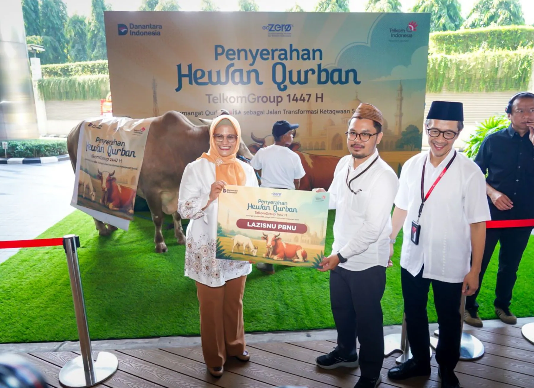 Wujudkan Semangat Berbagi di Hari Raya Iduladha,  TelkomGroup Salurkan 910 Hewan Kurban untuk Masyarakat