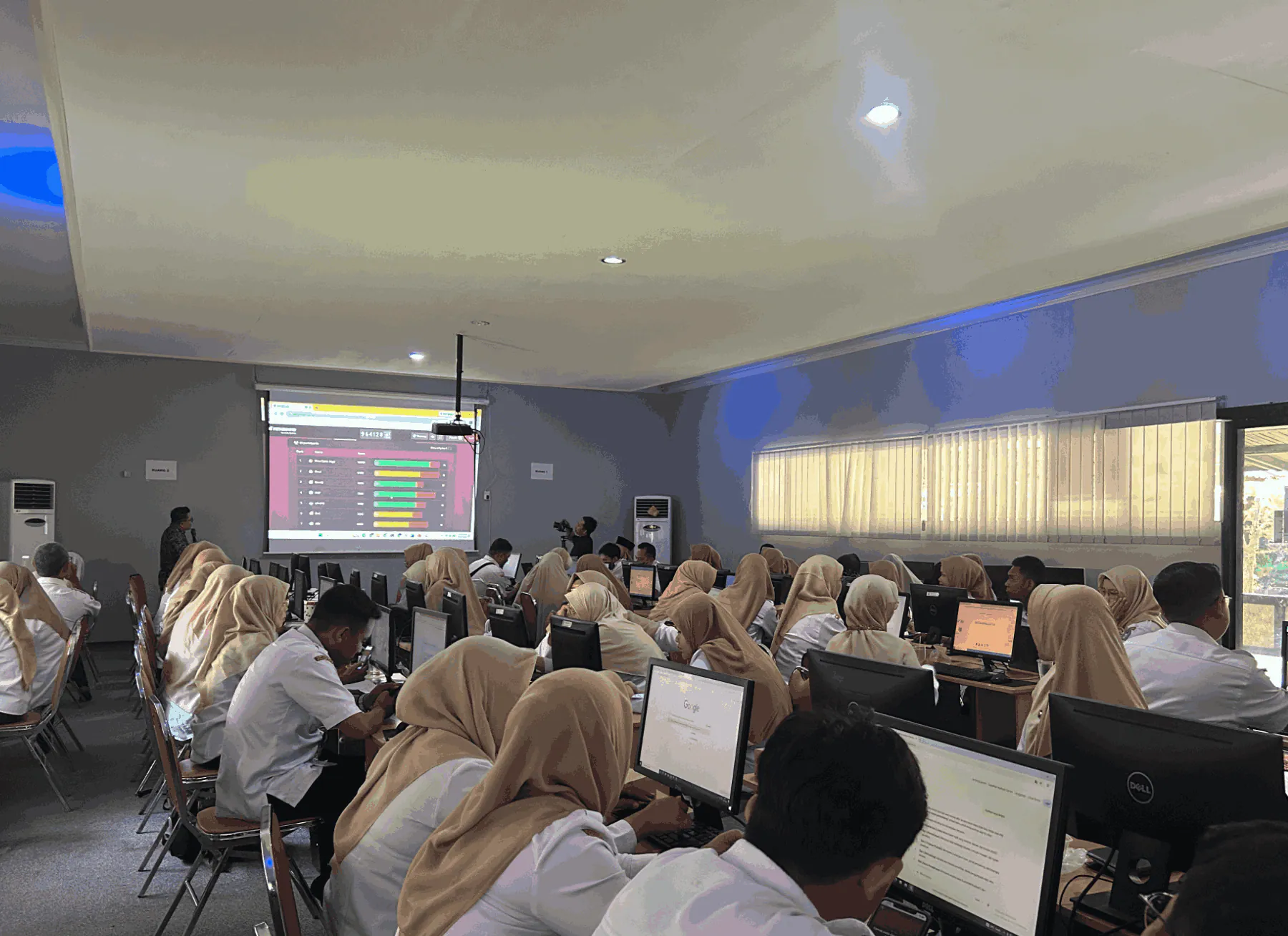 Momentum 61 Tahun, Telkom Perkuat Pendidikan Digital melalui Bantuan Infrastruktur dan Literasi AI di Kalimantan Barat