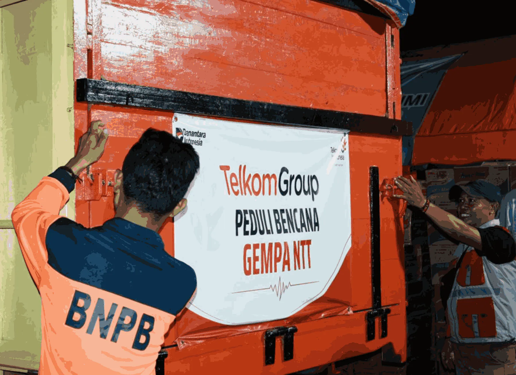 TelkomGroup Salurkan Bantuan Kemanusiaan bagi Masyarakat Terdampak Gempa NTT